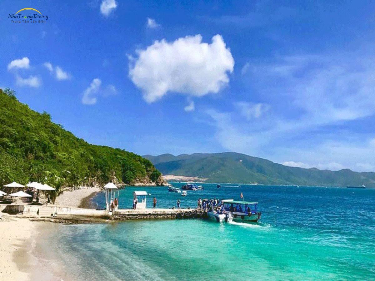 phan-biet-giua-lan-snorkeling-va-scuba-diving-nha-trang